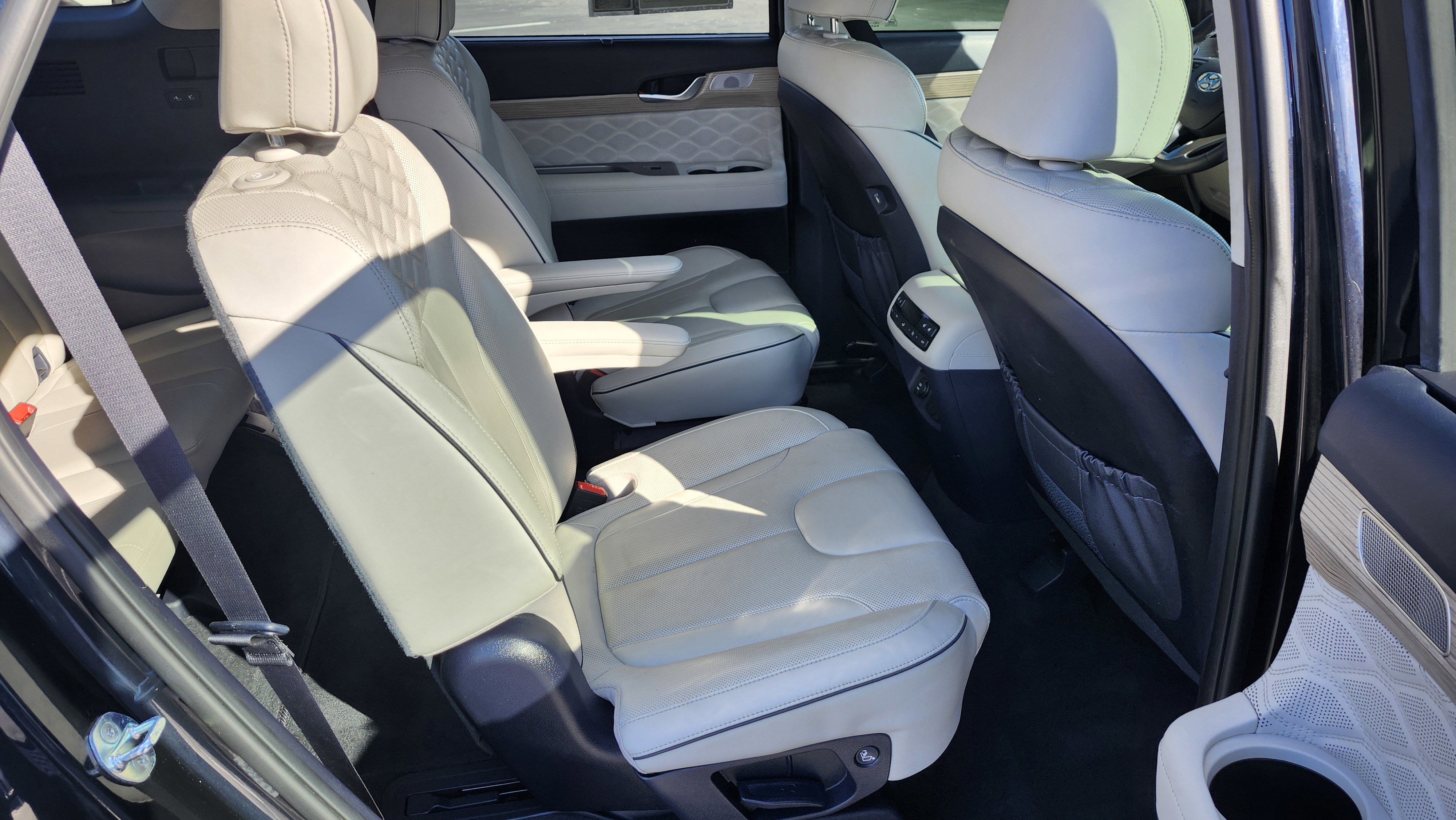 Used 2022 Hyundai Palisade Calligraphy image 18