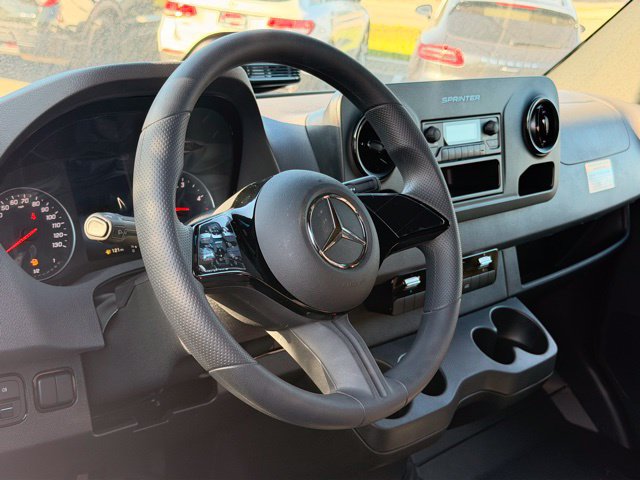 Used 2025 Mercedes-Benz Sprinter 2500 image 19