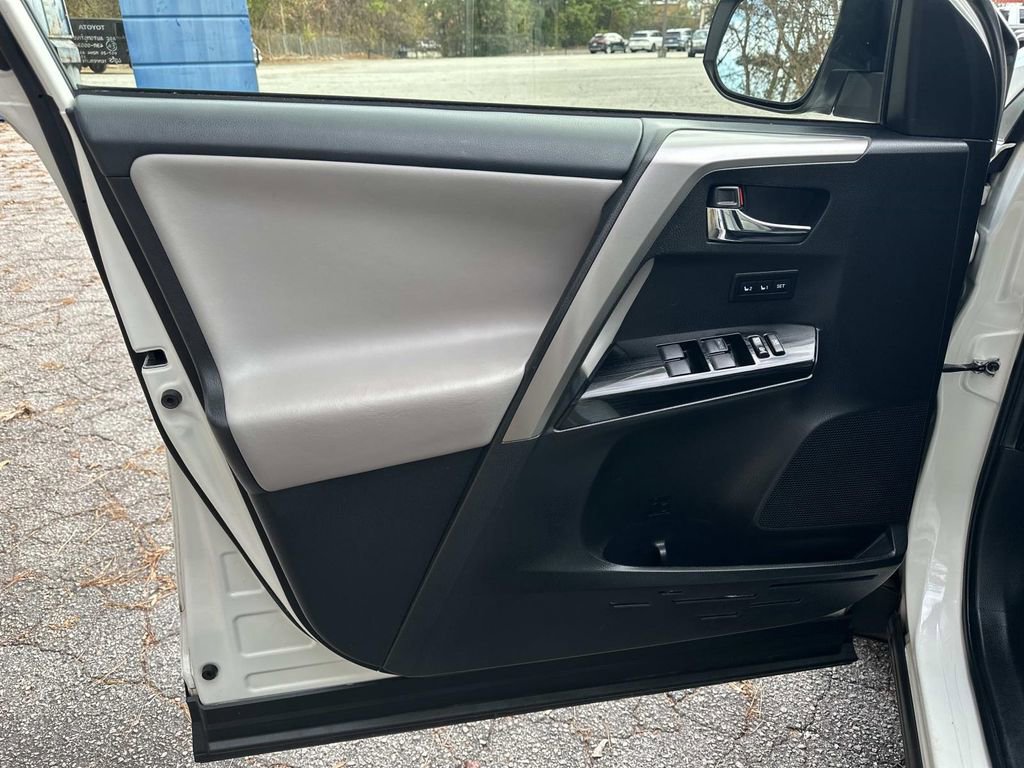 Used 2018 Toyota RAV4 Limited image 10