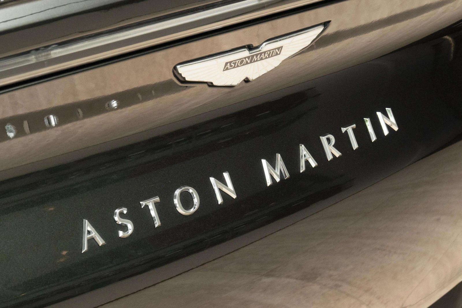Used 2024 Aston Martin DBX AWD/4WD image 55