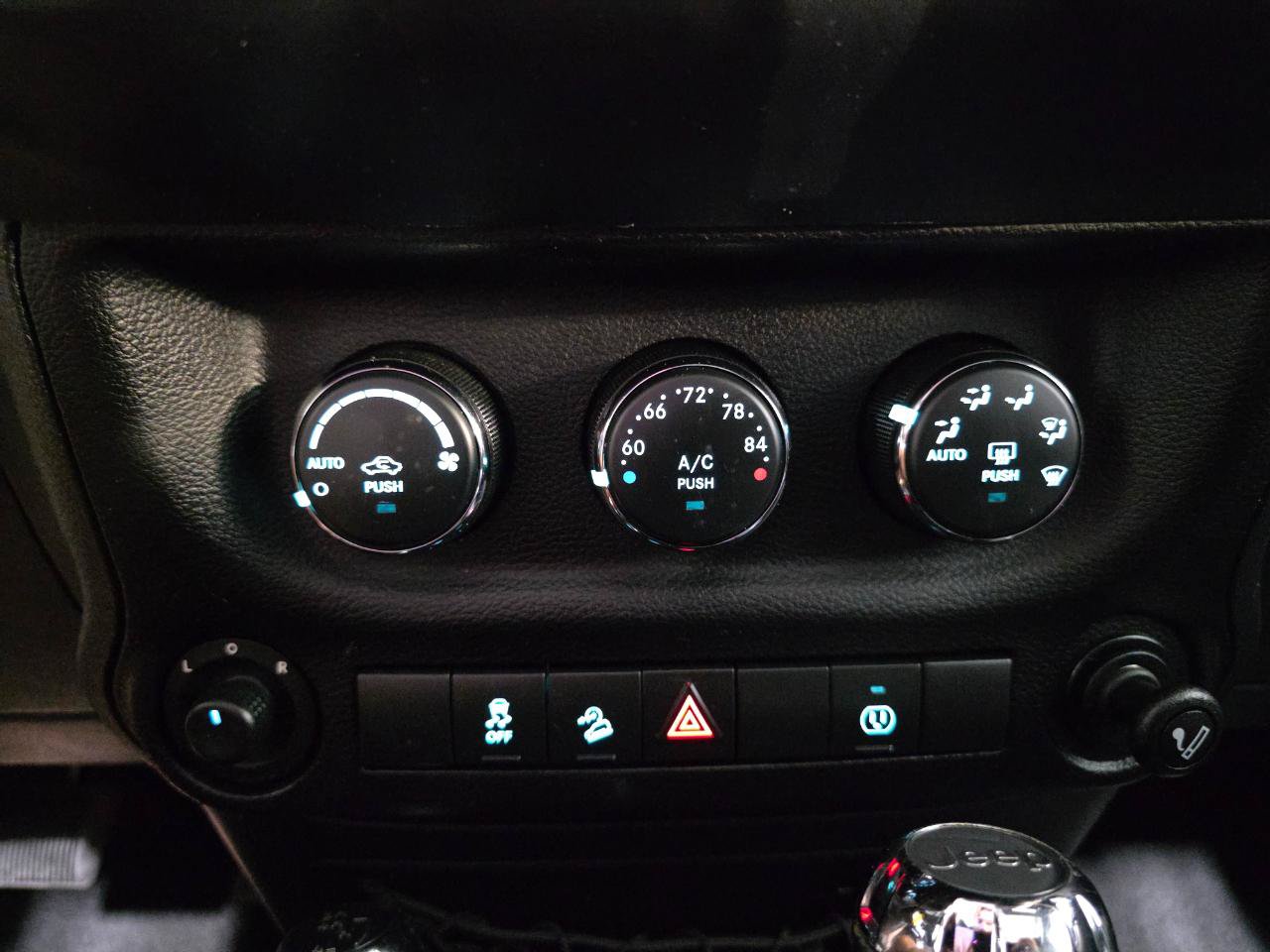 Used 2013 Jeep Wrangler Unlimited Sahara w/ Dual Top Group AWD/4WD image 31
