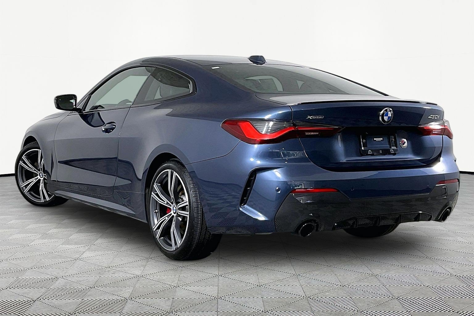 Used 2024 BMW 430i xDrive Coupe w/ M Sport Package AWD/4WD image 5