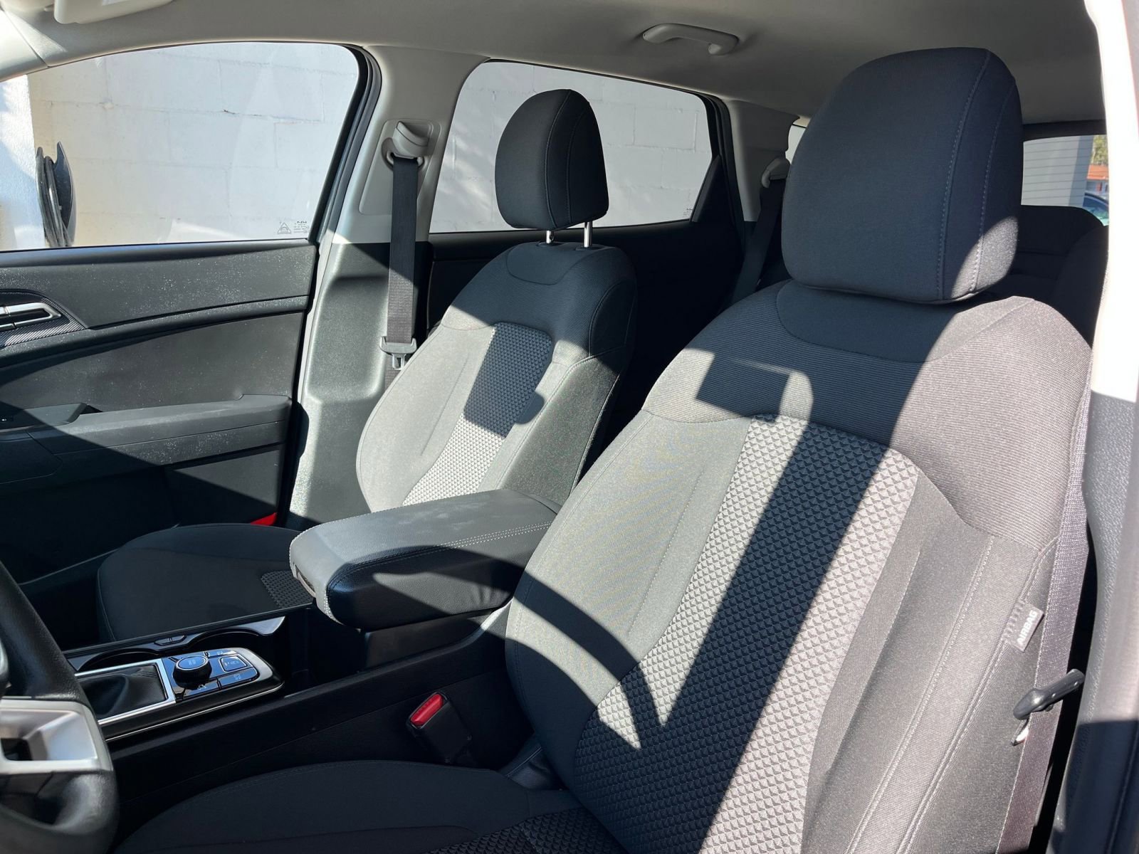 Used 2025 Kia Sportage LX image 36