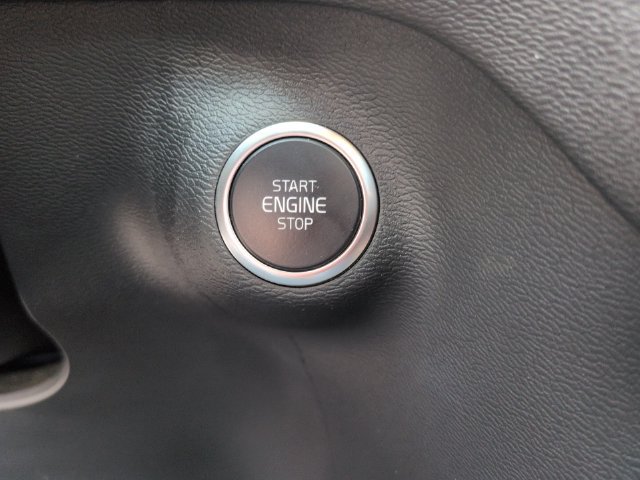 Used 2024 Volvo XC40 B5 Core AWD/4WD image 19