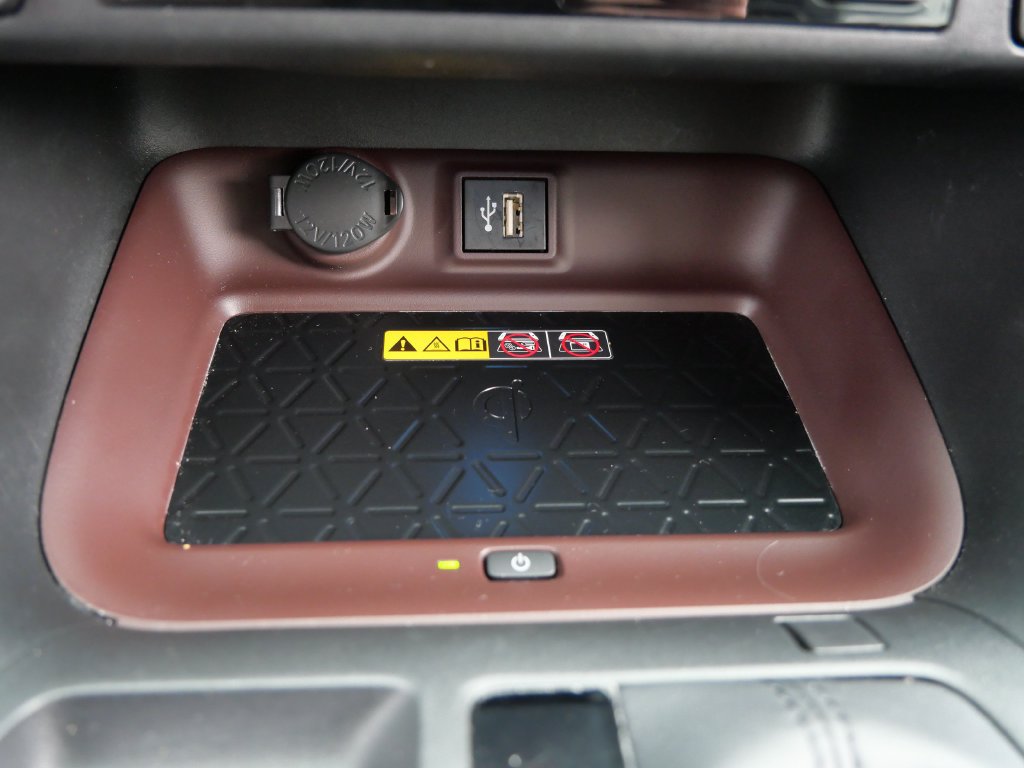 Used 2023 Toyota RAV4 Limited AWD/4WD image 23