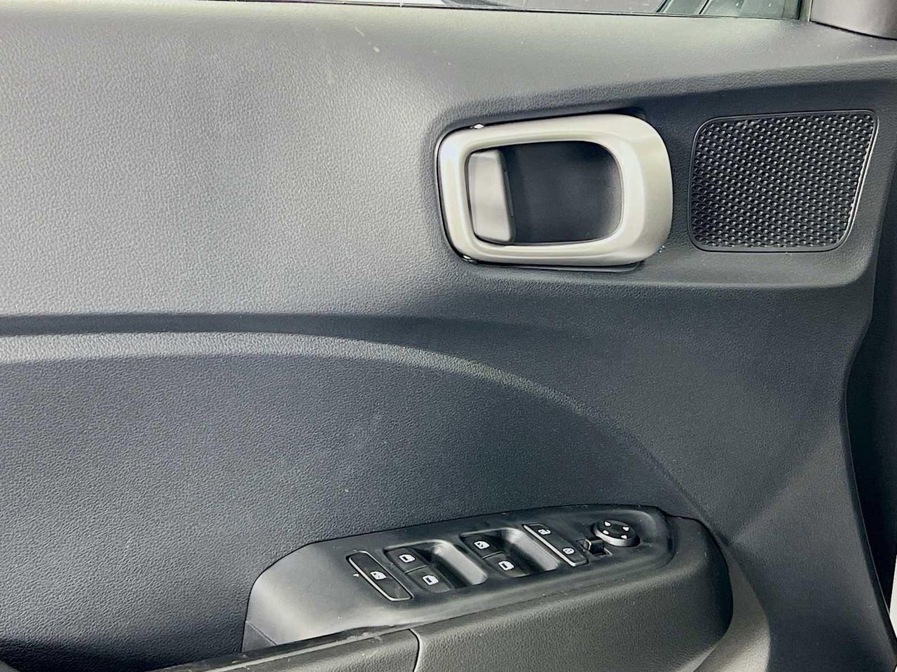 New 2025 Hyundai Venue SEL image 16