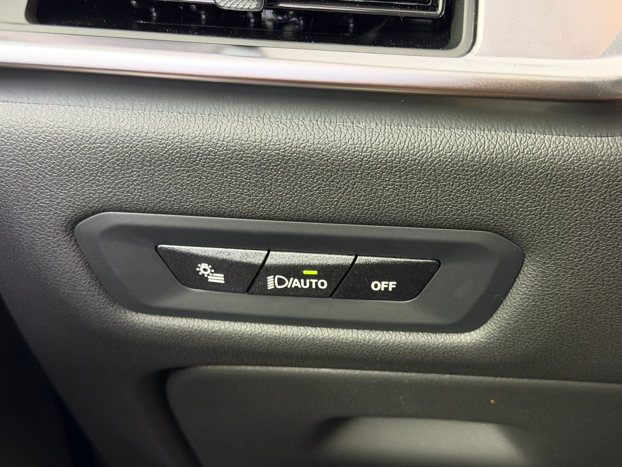 New 2026 BMW X5 xDrive50e w/ Executive Package image 28