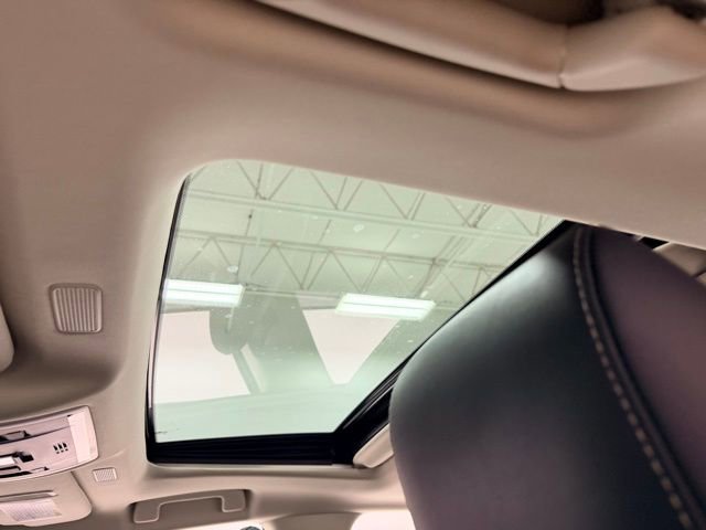 Used 2025 Lexus ES 300h F Sport image 19