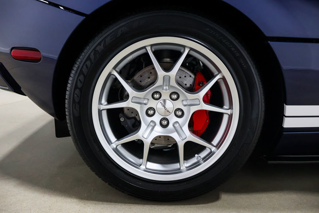 Used 2006 Ford GT RWD image 25