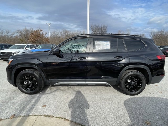 New 2025 Volkswagen Atlas Peak Edition SE image 4