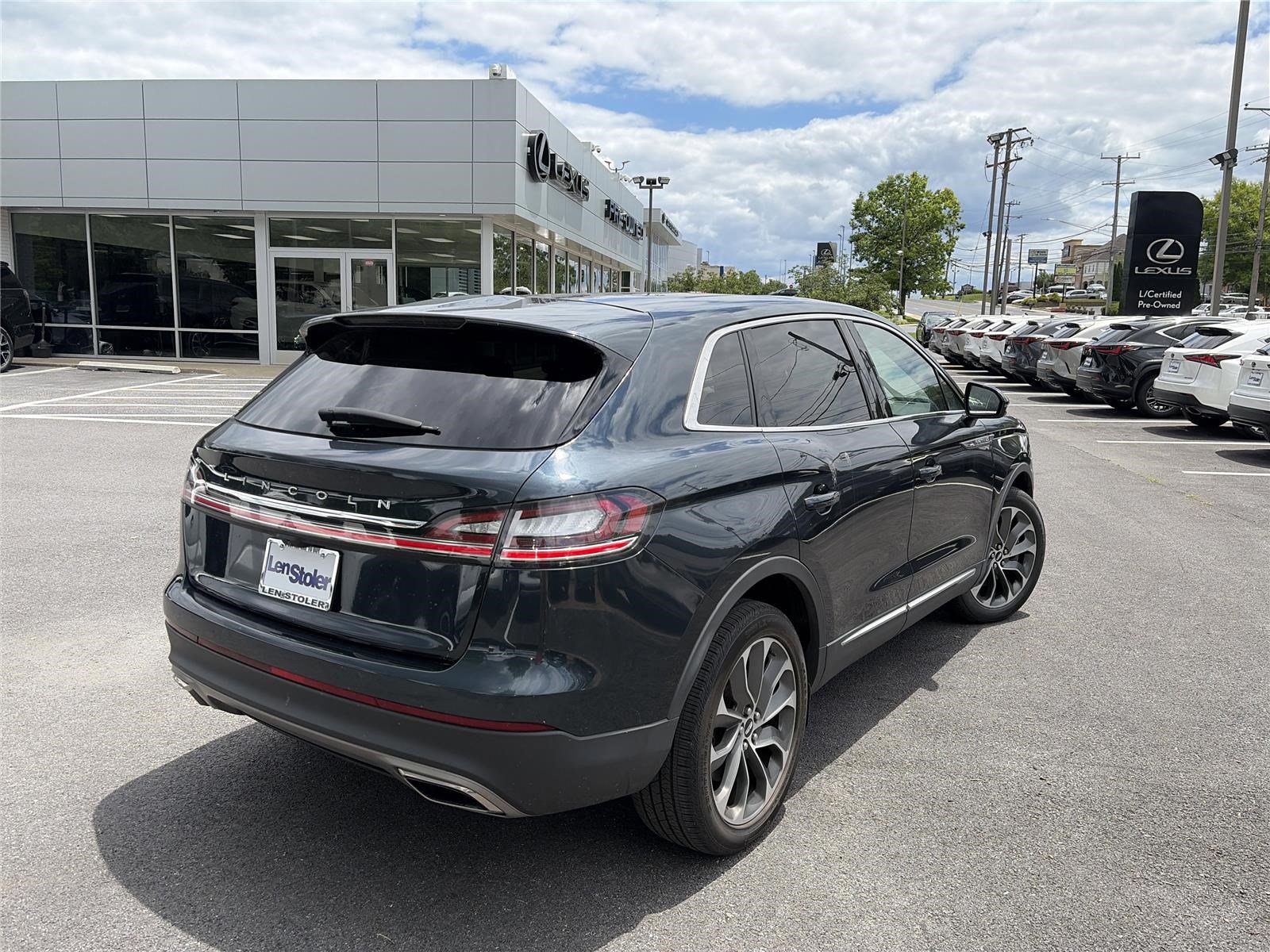 Used 2023 Lincoln Nautilus Reserve AWD/4WD image 5