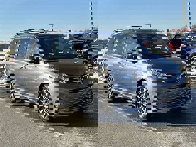 Used 2020 Toyota Sienna XLE image 33