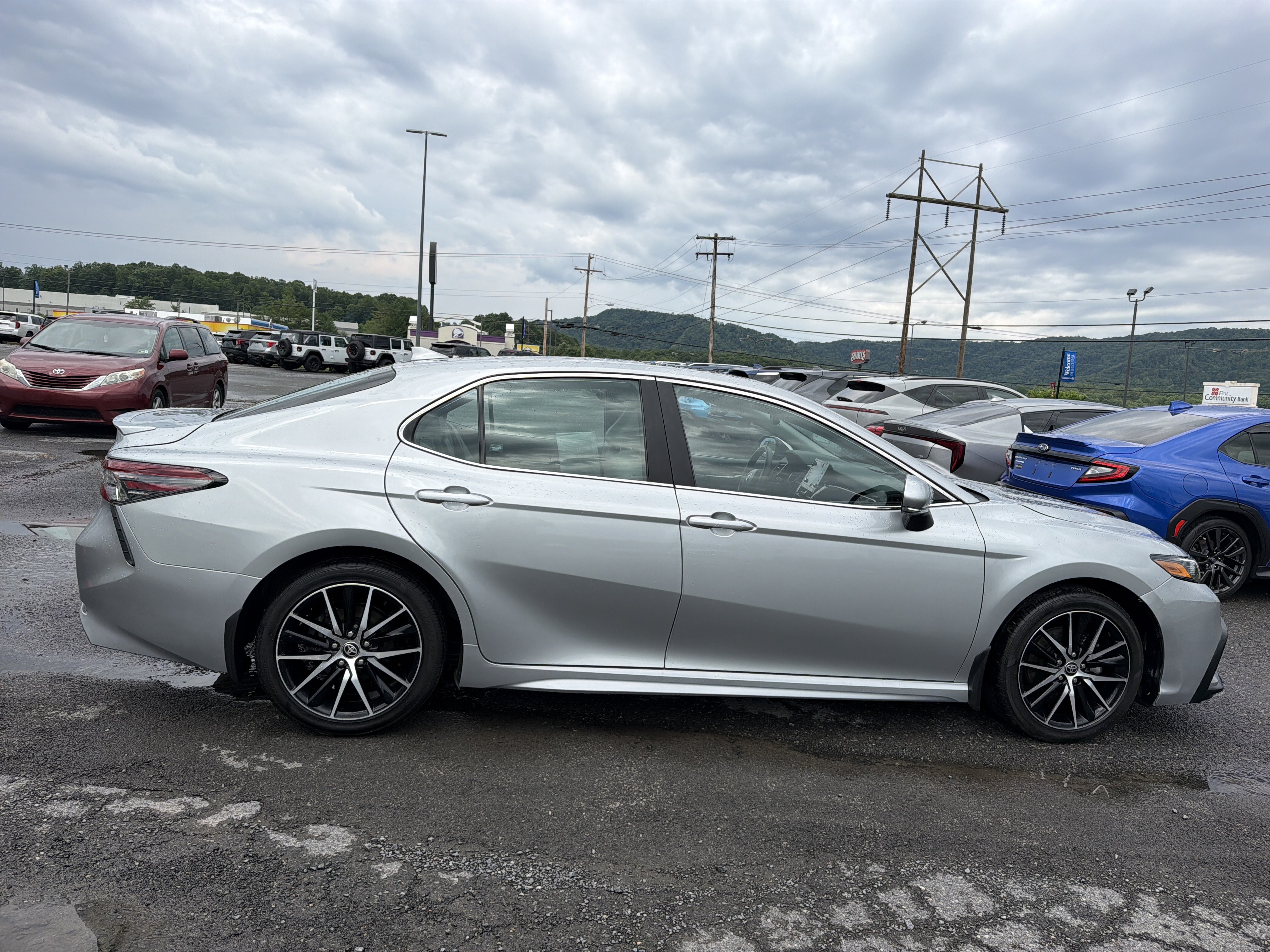 Used 2024 Toyota Camry SE w/ Cold Weather Package AWD/4WD image 3