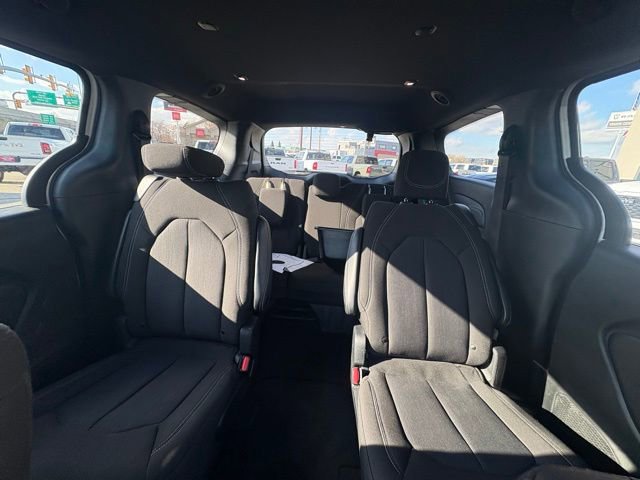 Certified 2023 Chrysler Pacifica Touring image 22