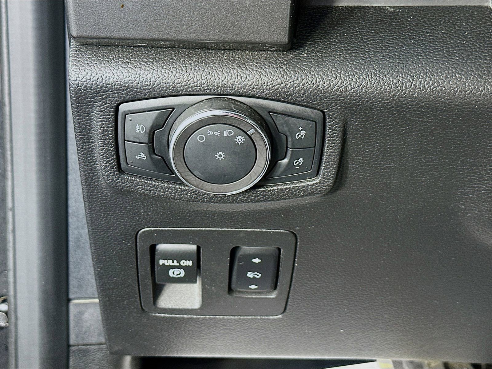 Used 2018 Ford F150 XLT w/ Equipment Group 302A Luxury AWD/4WD image 10