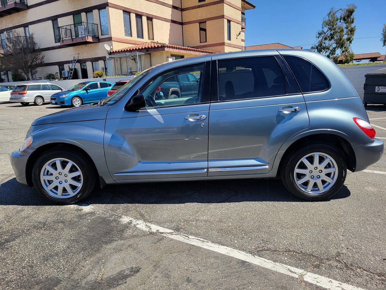 Used 2010 Chrysler PT Cruiser image 2