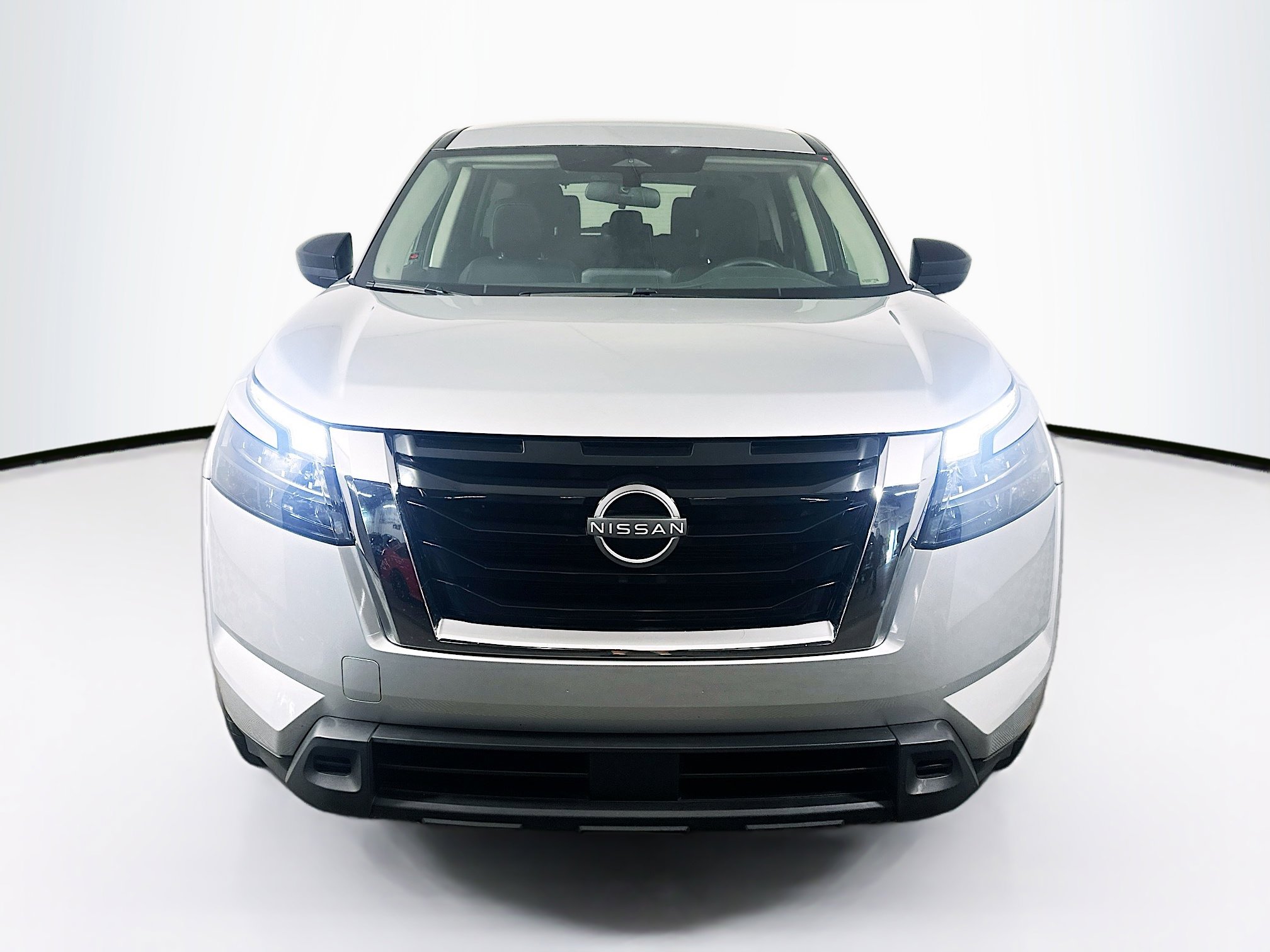 Used 2024 Nissan Pathfinder S image 2