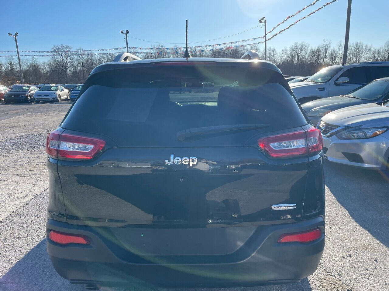 Used 2017 Jeep Cherokee Latitude w/ Comfort/Convenience Group image 5