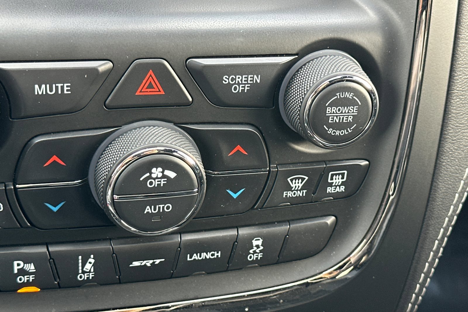Used 2018 Dodge Durango SRT w/ SRT Interior Appearance Group image 31