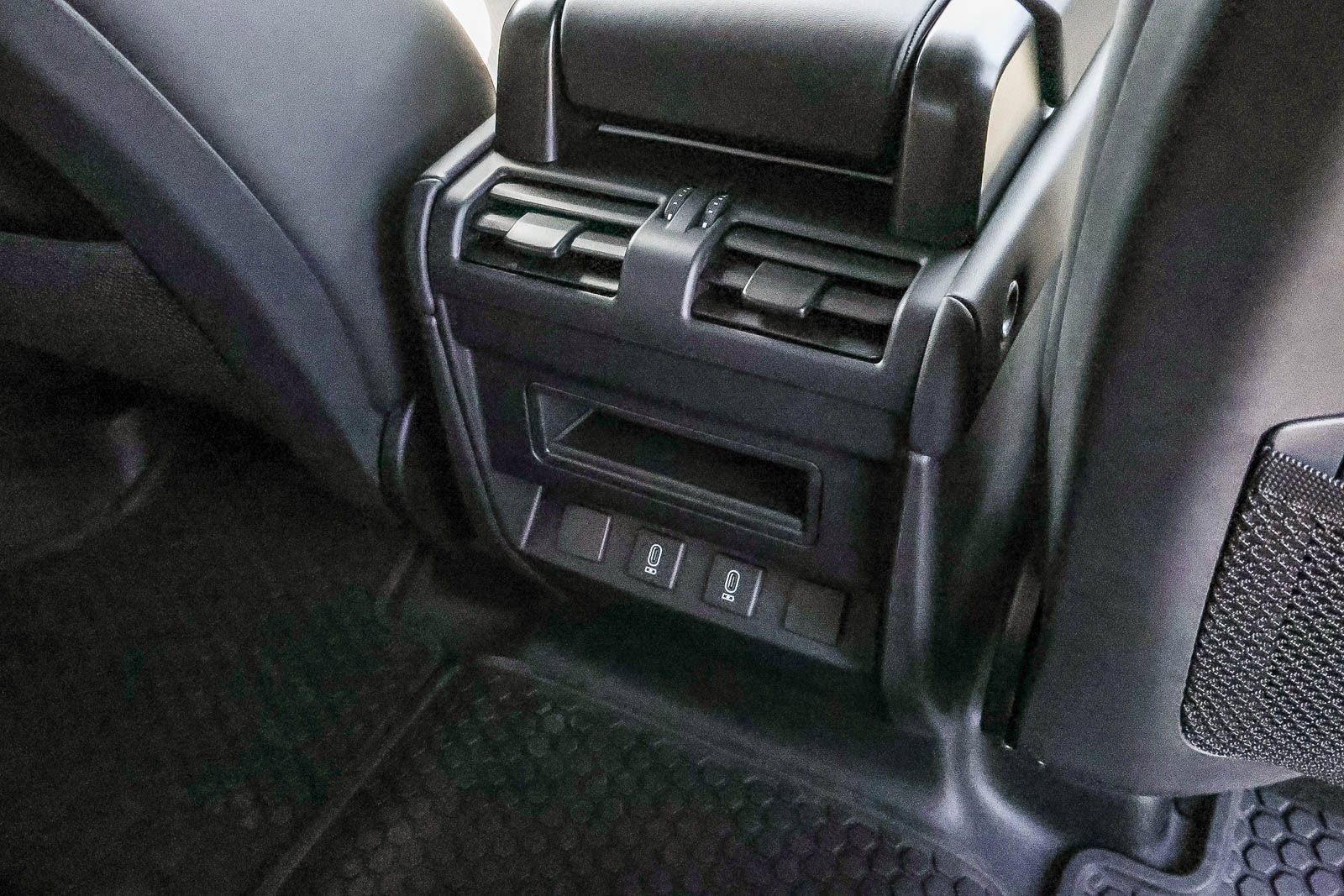 New 2026 Land Rover Defender 110 X-Dynamic SE AWD/4WD image 21