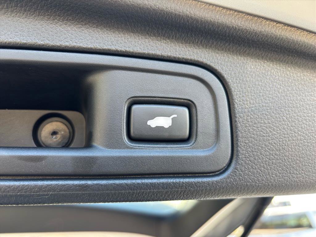 Used 2021 Honda Pilot Touring image 12