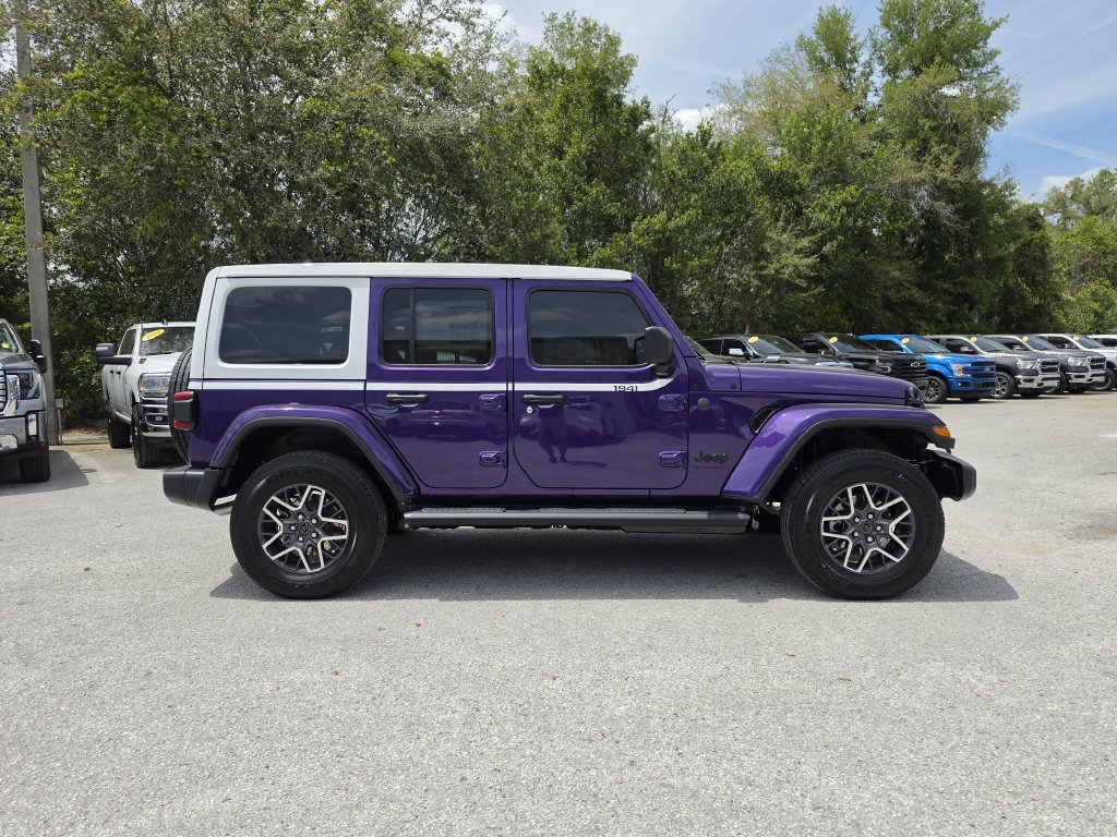 New 2026 Jeep Wrangler Unlimited Sahara w/ Whitecap Package AWD/4WD image 3