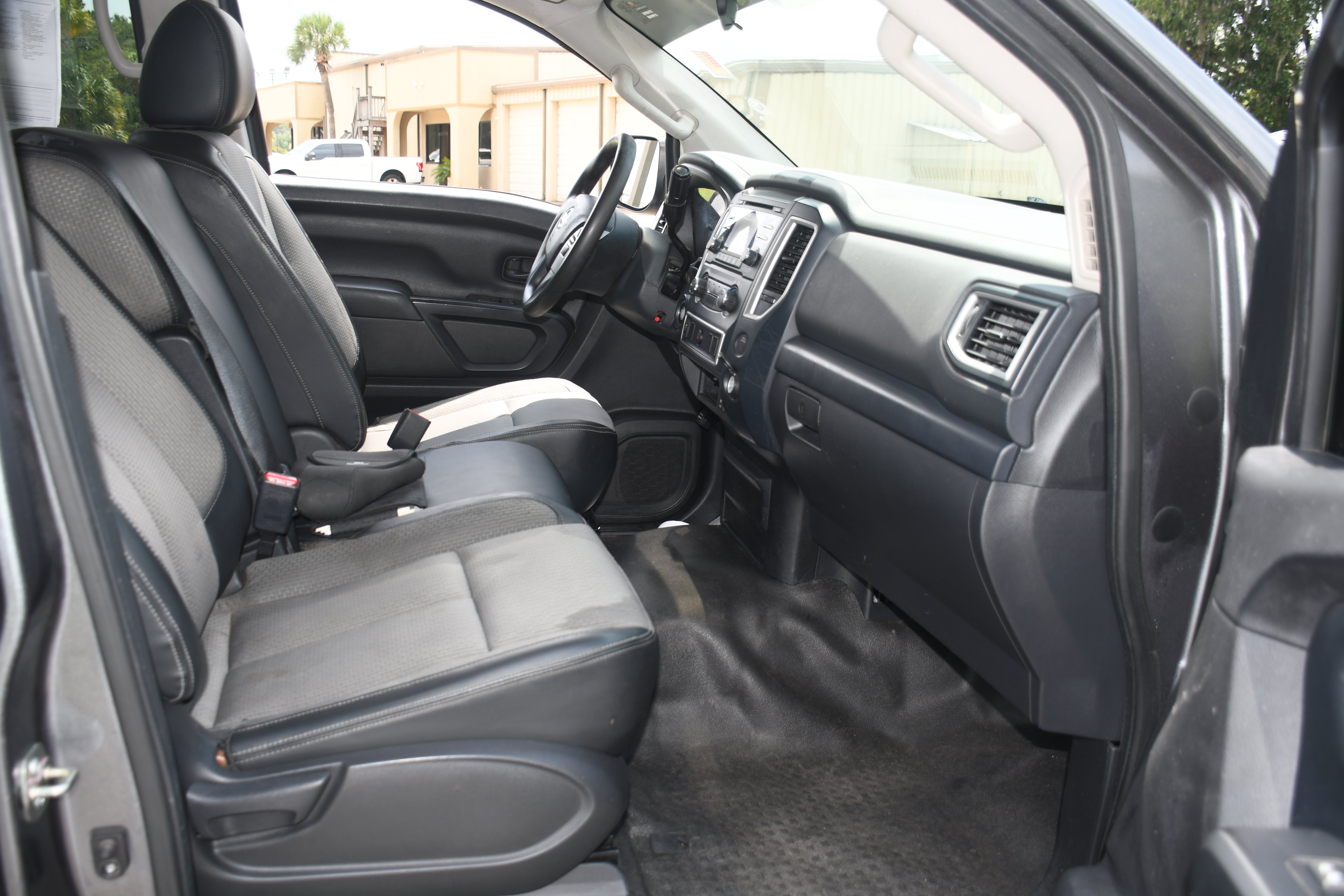Used 2017 Nissan Titan S RWD image 19