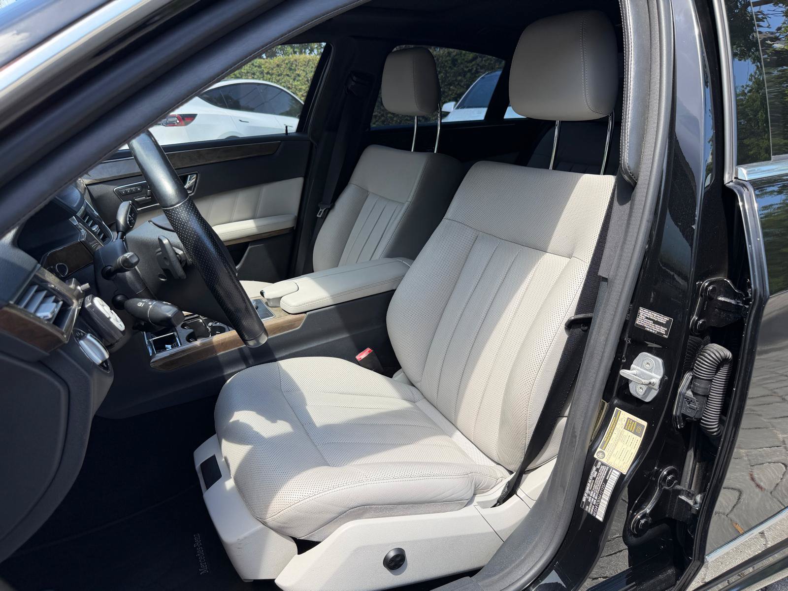 Used 2010 Mercedes-Benz E 550 Sedan image 26