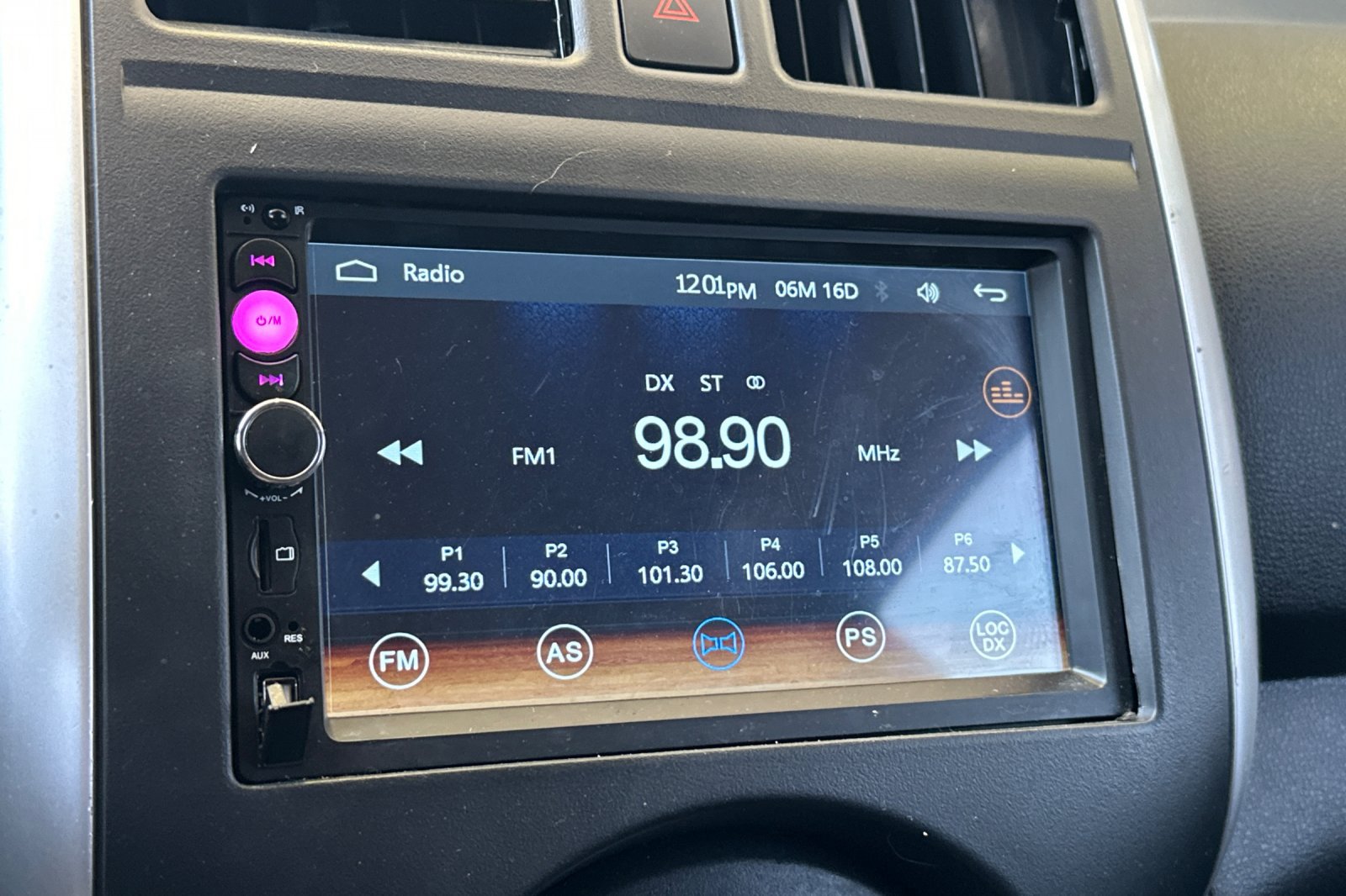 Used 2014 Nissan Versa SV FWD image 17