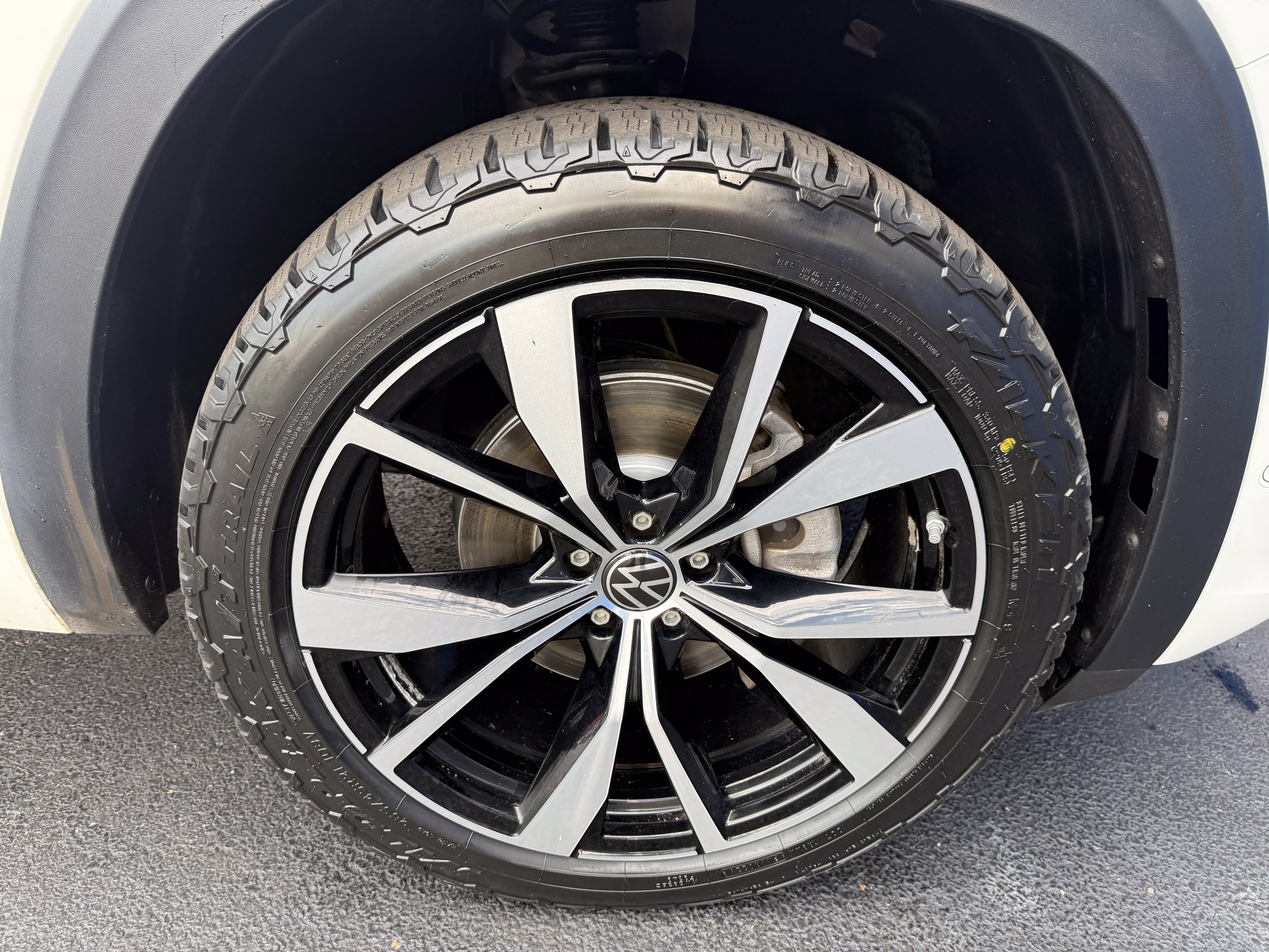 Used 2024 Volkswagen Atlas SEL Premium R-Line AWD/4WD image 25