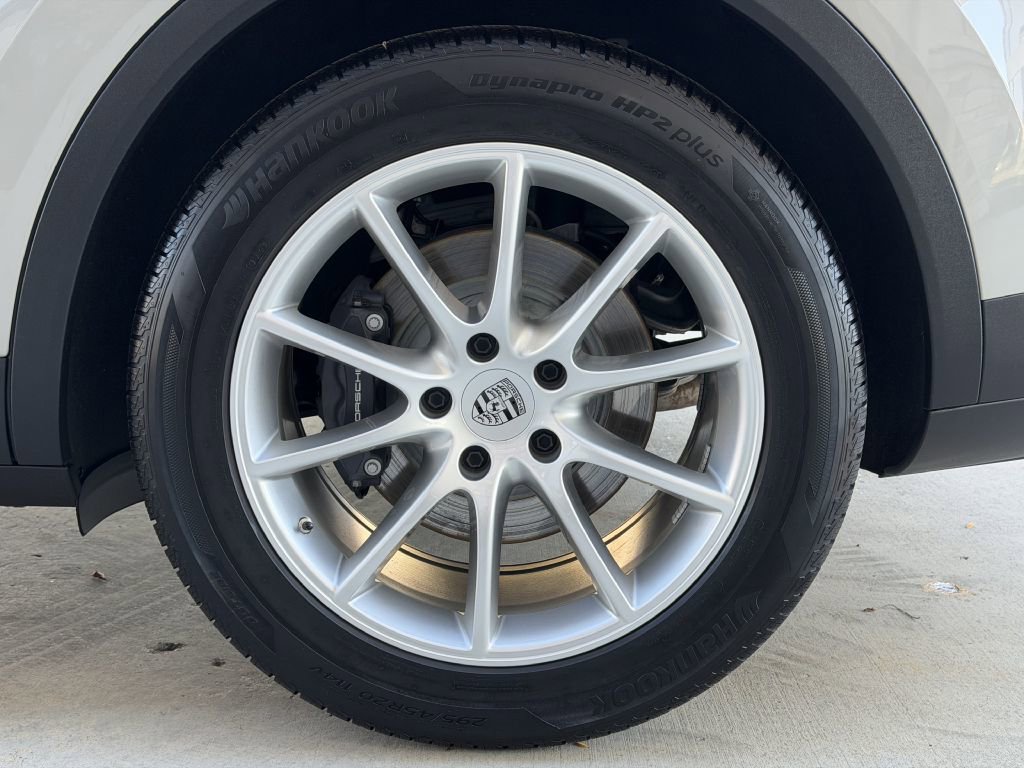 Used 2024 Porsche Cayenne Coupe image 16