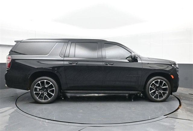 Used 2022 Chevrolet Suburban RST w/ Sport Performance Package image 10
