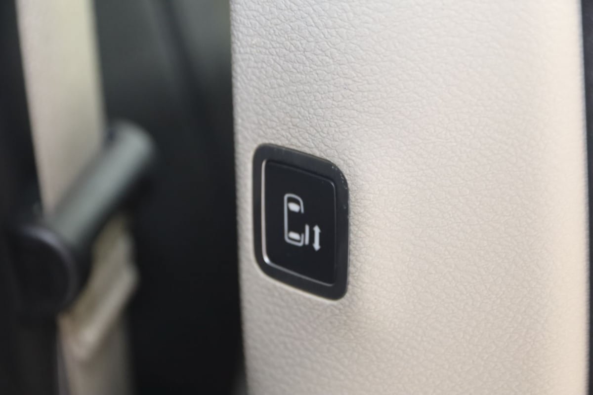 Used 2018 Chrysler Pacifica Touring-L FWD image 13