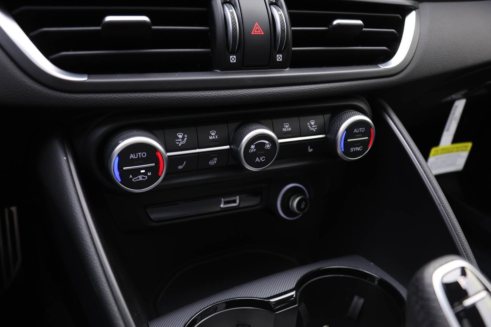 New 2025 Alfa Romeo Giulia AWD w/ Driving Assist Package image 9