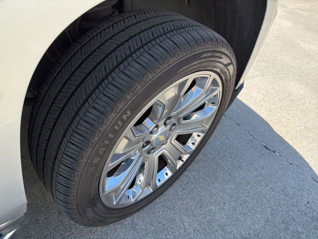 Used 2017 Chevrolet Suburban Premier image 6