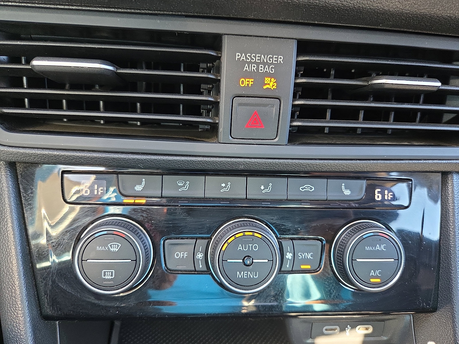 Used 2024 Volkswagen Jetta SE image 14