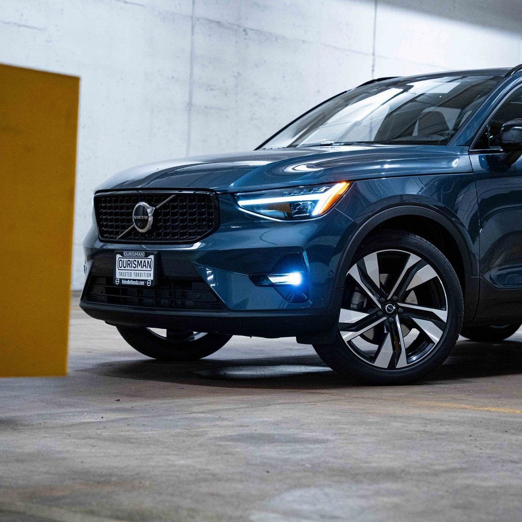 New 2026 Volvo XC40 B5 Ultra w/ Climate Package image 2