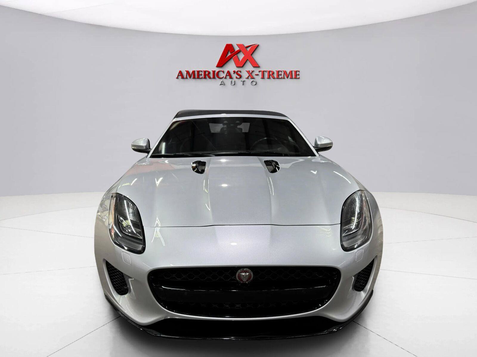 Used 2019 Jaguar F-TYPE Convertible RWD image 10