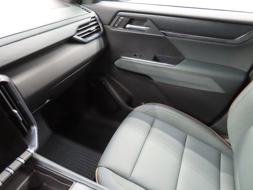 Used 2026 GMC Acadia AT4 w/ LPO, Floor Liner Package AWD/4WD image 31