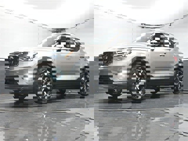 Certified 2024 Volvo XC40 B5 Plus w/ Protection Package Premier image 34