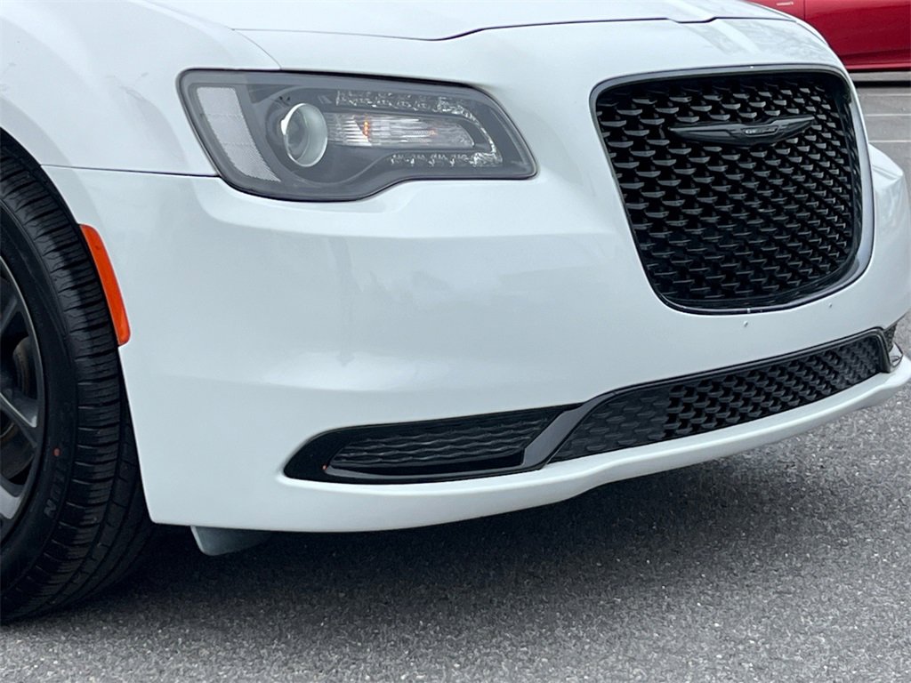 Used 2021 Chrysler 300 Touring w/ Sport Appearance Package image 8