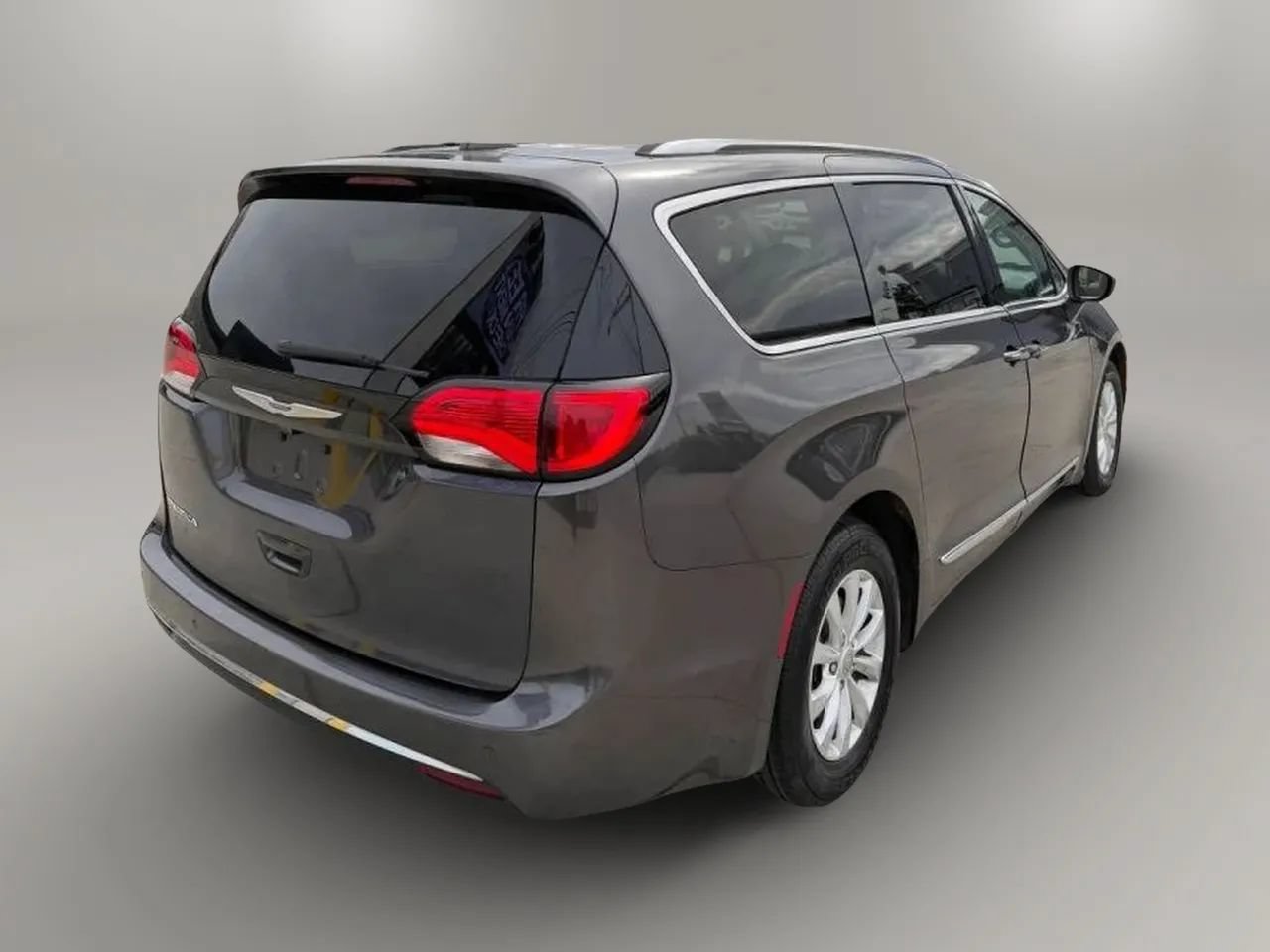 Used 2019 Chrysler Pacifica Touring-L FWD image 7