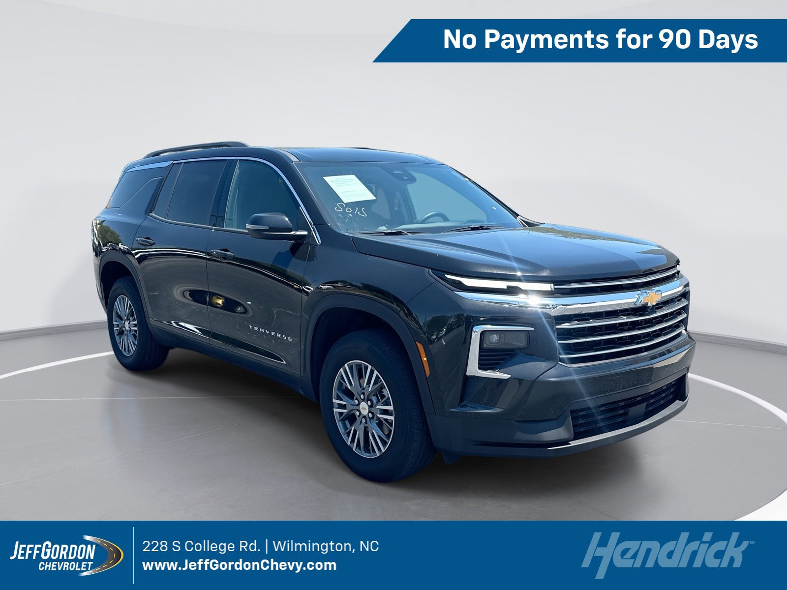 Used 2025 Chevrolet Traverse LT