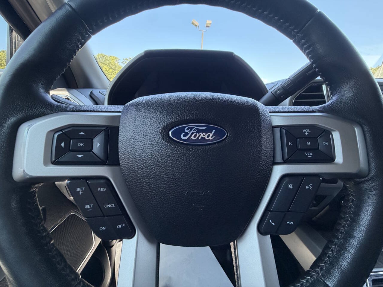 Used 2017 Ford F250 Lariat w/ Lariat Ultimate Package AWD/4WD image 27