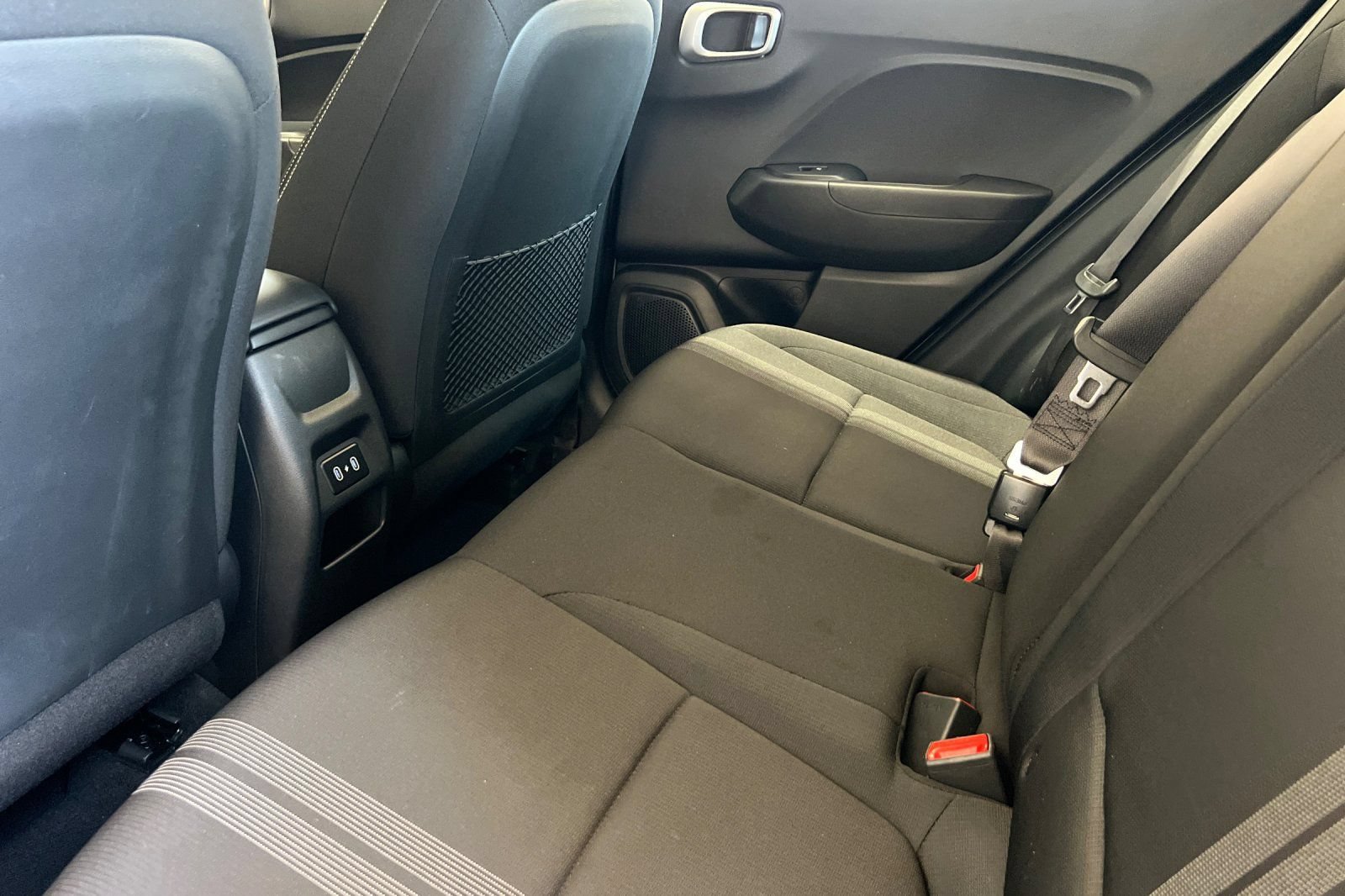 Used 2025 Hyundai Venue SEL FWD image 16