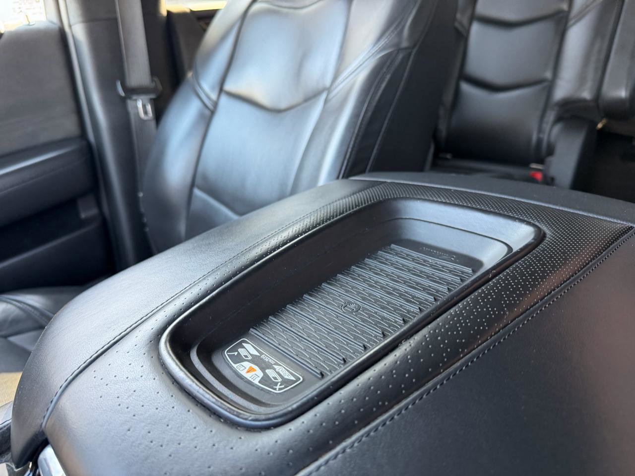 Used 2020 Cadillac Escalade ESV Platinum AWD/4WD image 18