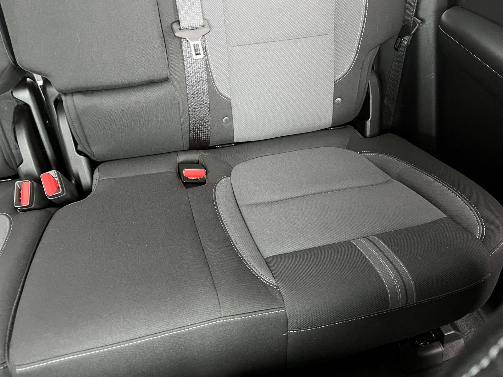Used 2025 Chevrolet Blazer LT FWD image 37