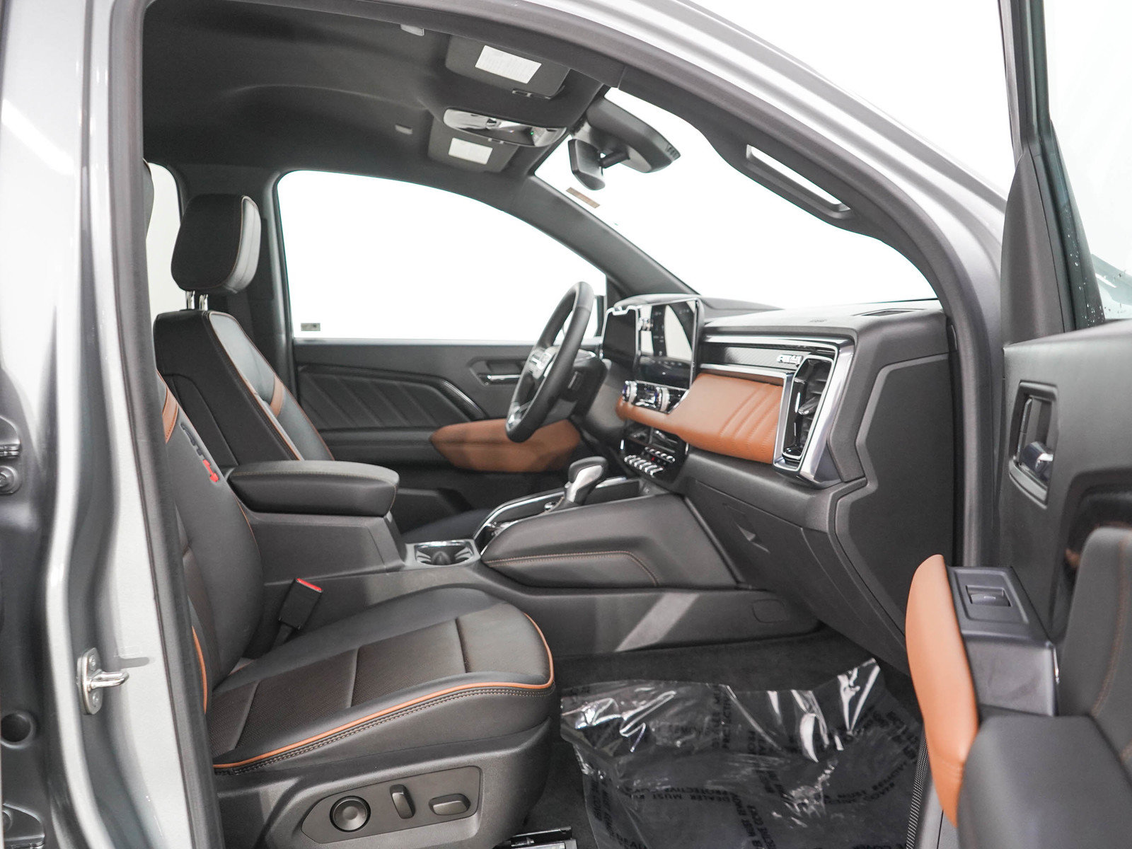 Used 2023 GMC Canyon AT4 w/ AT4 Premium Package AWD/4WD image 11