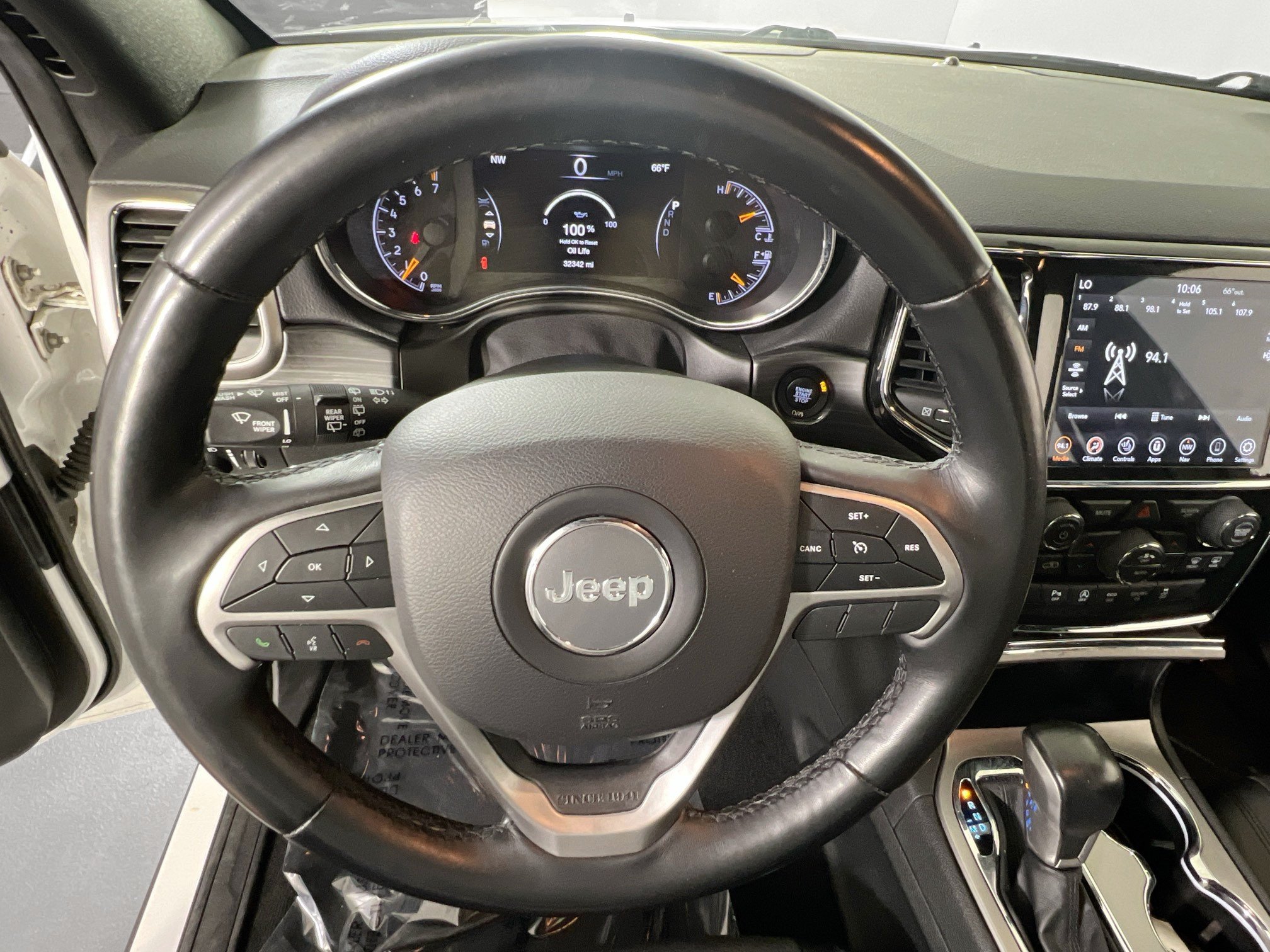 Used 2022 Jeep Grand Cherokee Laredo X AWD/4WD image 11