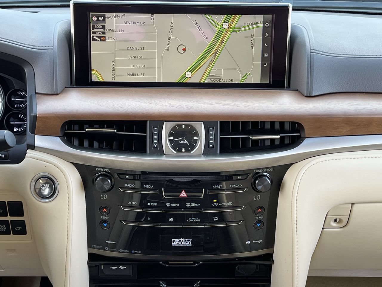 Used 2019 Lexus LX 570 4WD w/ Luxury Package image 15